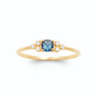 Bague pierre carrée bleu profond et grappes de zircons en plaqué or