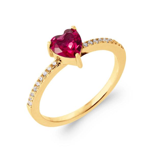Bague pierre cœur rouge framboise et anneau demi-pavé en plaqué or, vue de trois quarts
