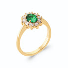 Bague pierre ovale vert intense entourage de zircons en plaqué or