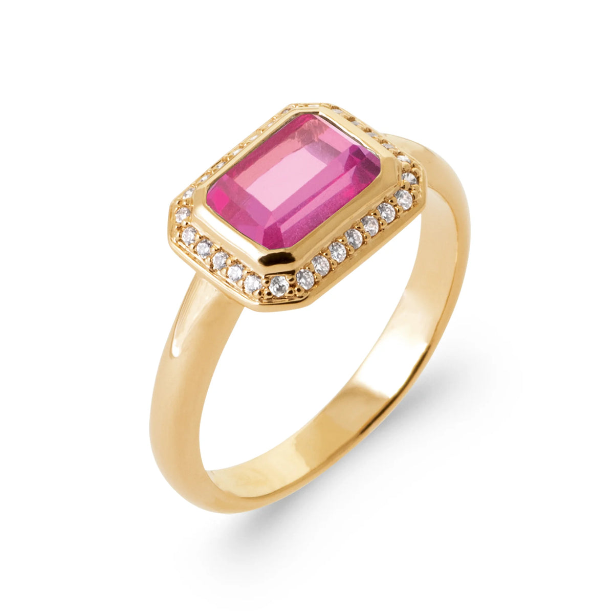 Bague pierre rectangulaire rose fuchsia et entourage de zircons en plaqué or