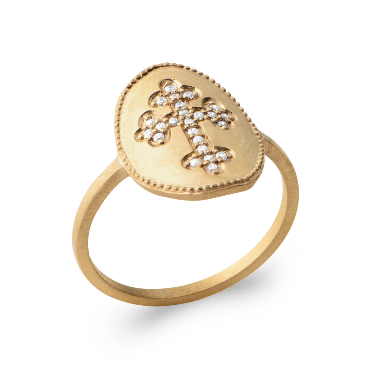 Bague plateau arrondi brossé et croix de petits zircons en plaqué or
