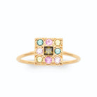 Bague plateau carré pierre verte et damier de pierres pastel en plaqué or