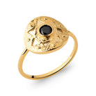 Bague plateau rond ciselé de motifs anciens et pierre noire en plaqué or