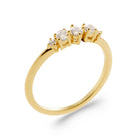 Bague rangée de cinq zircons ronds dégressifs en plaqué or