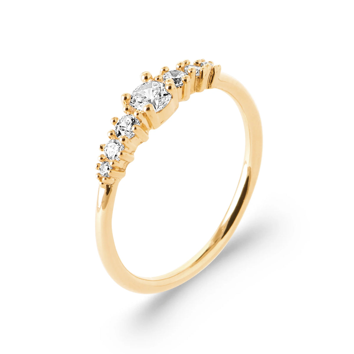 Bague rivière de zircons en dégradé en plaqué or, vue de trois quarts