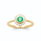 Bague ronde vert intense serti clos entourage de zircons en plaqué or