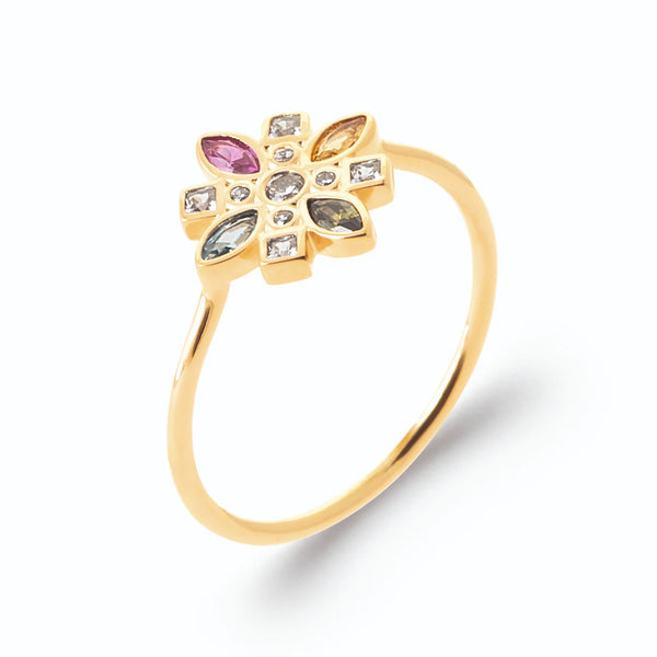 Bague rosace pierres navettes de couleur et zircons en plaqué or, vue de trois quarts