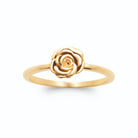 Bague rose sculptée en relief sur anneau fin en plaqué or