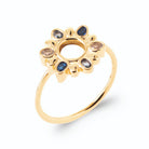 Bague soleil ajourée pétales de pierres bleu nuit et fumées en plaqué or