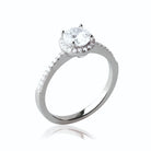 Bague solitaire halo de zircons et épaules pavées en argent 925