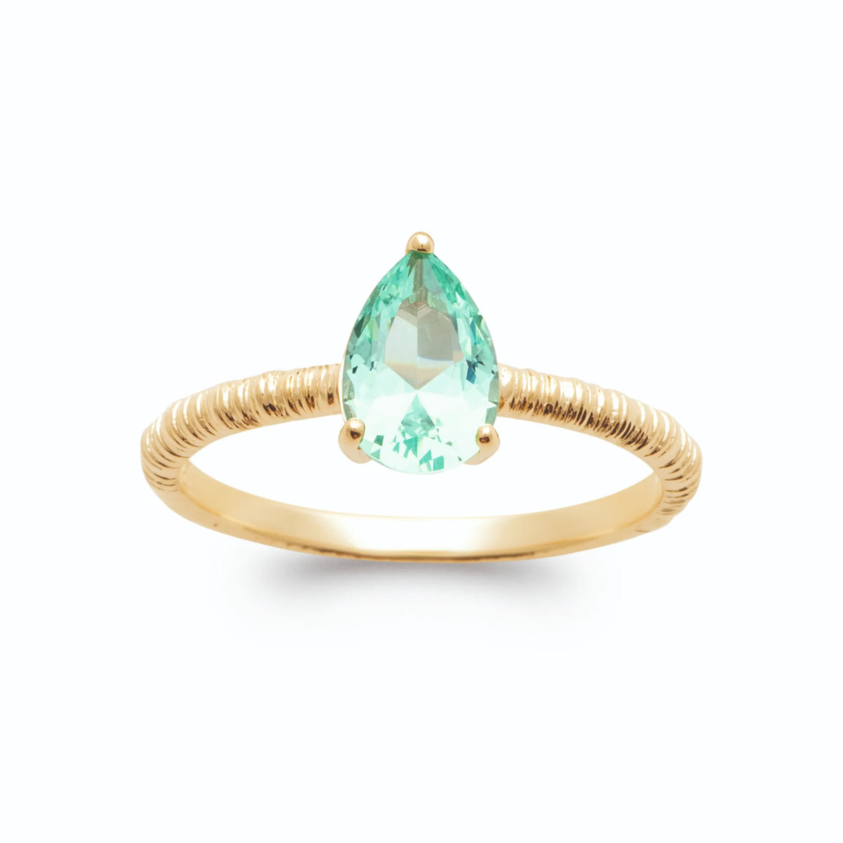 Bague solitaire poire vert d’eau sur anneau strié en plaqué or