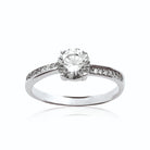 Bague solitaire zircon et fine ligne de zircons en argent 925, vue de dessus