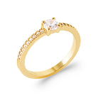 Bague solitaire zircon rond sur anneau ciselé texturé en plaqué or