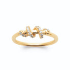 Bague spirale de fil d’or ponctuée de zircons plaqué or, vue de face