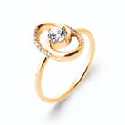 Bague spirale pavée et zircon solitaire en plaqué or, vue de trois quarts