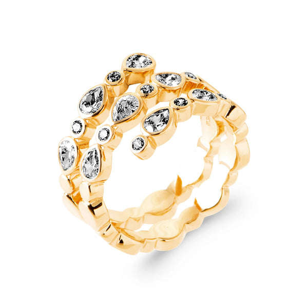 Bague spirale trois rangs festonnés de zircons en plaqué or, vue de trois quarts