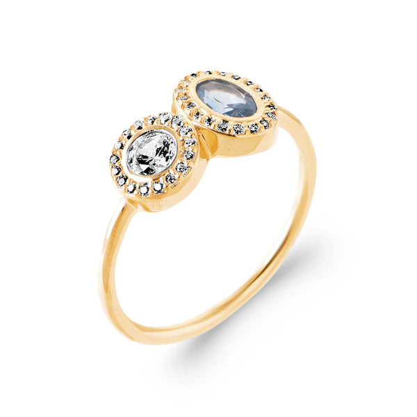 Bague toi et moi deux médaillons halo zircon et pierre bleu ciel en plaqué or, vue de trois quarts