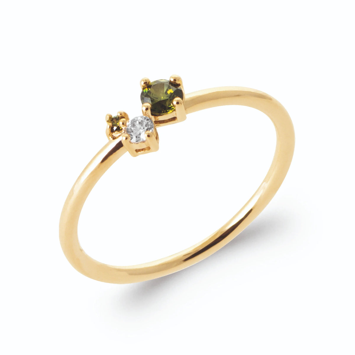 Bague trio de petites pierres vertes et zircon sur anneau fin en plaqué or