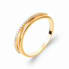 Bague trois fils croisés dont un pavé de zircons en plaqué or, vue de trois quarts