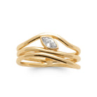 Bague trois joncs ondulés et zircon navette en plaqué or