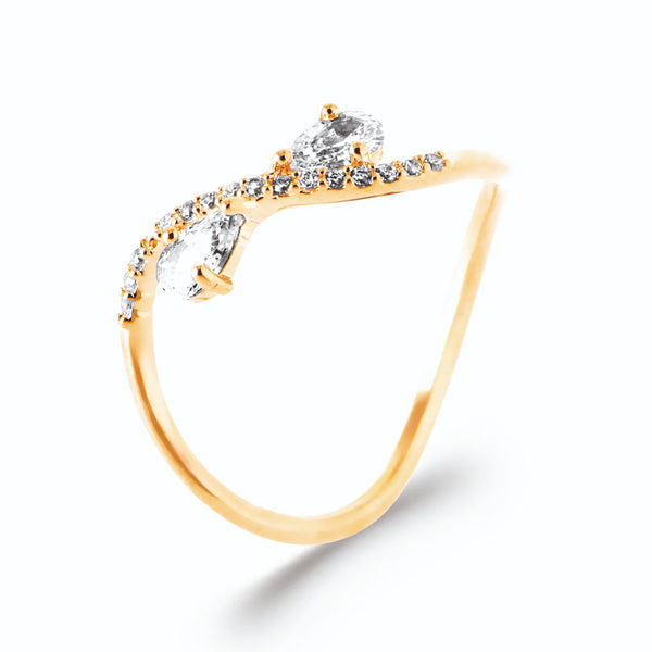 Bague vague pavée et zircon poire en plaqué or, vue de trois quarts