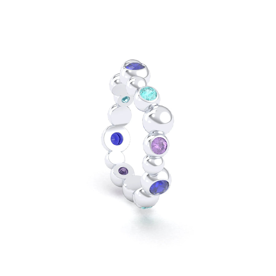 Bague de joaillerie en or blanc 18 carats, vue de détail, fabriquée à l’atelier Bajoia de Sèvres