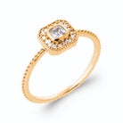 Bague zircon coussin et entourage de zircons sur anneau perlé en plaqué or