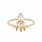 Bague zircon poire et trois pampilles navettes d’or plaqué or, vue de face
