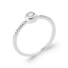 Bague zircon serti clos et épaules pavées en argent 925
