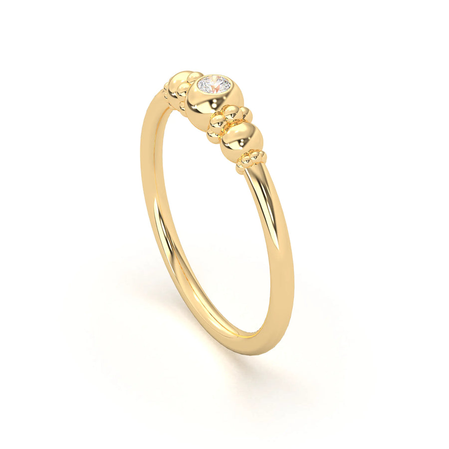 Bague de joaillerie en or jaune 18 carats, vue de détail, fabriquée à l’atelier Bajoia de Sèvres
