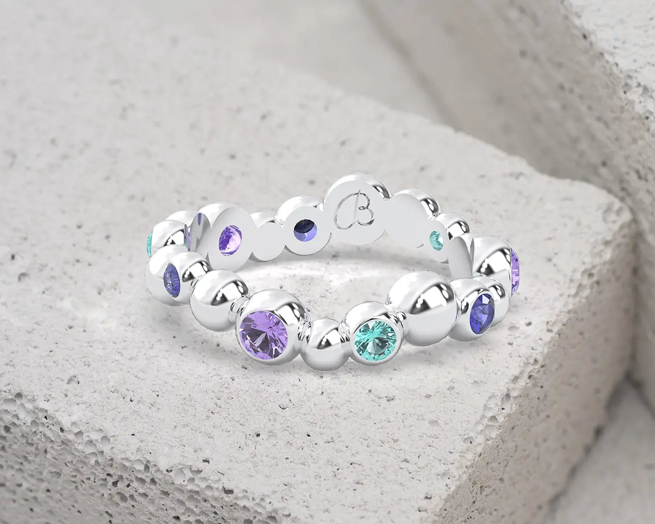 Bague Collection Volga Bajoia en Or blanc 18 carats sertie de saphirs violets, saphirs bleus et tourmalines Paraïba