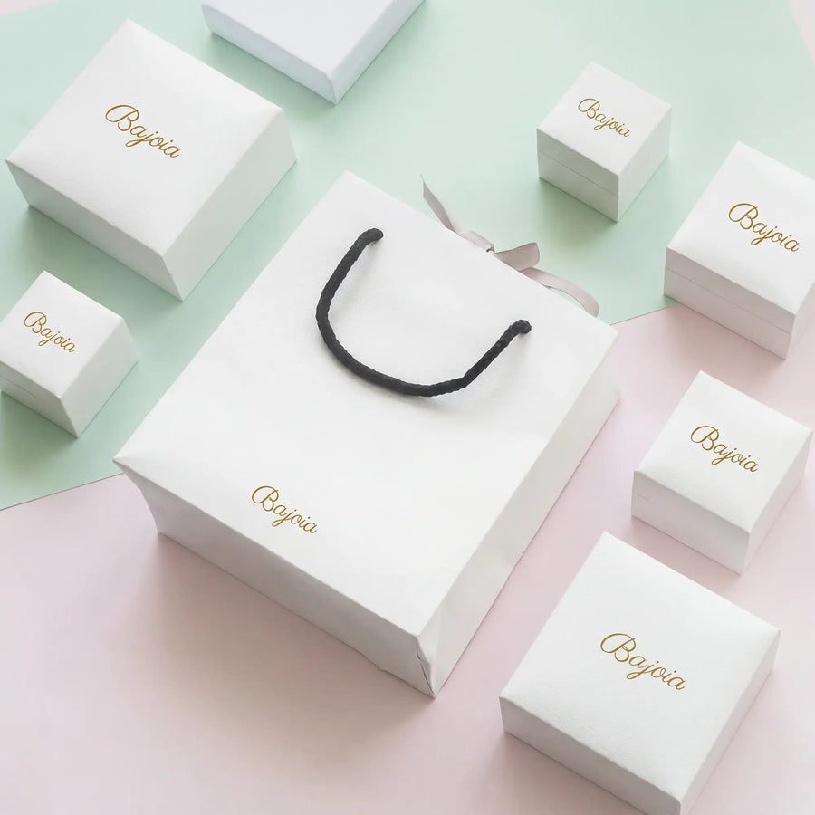 Collier Cercle gravé “Love Addict” – Plaqué Or, 45 cm, porté