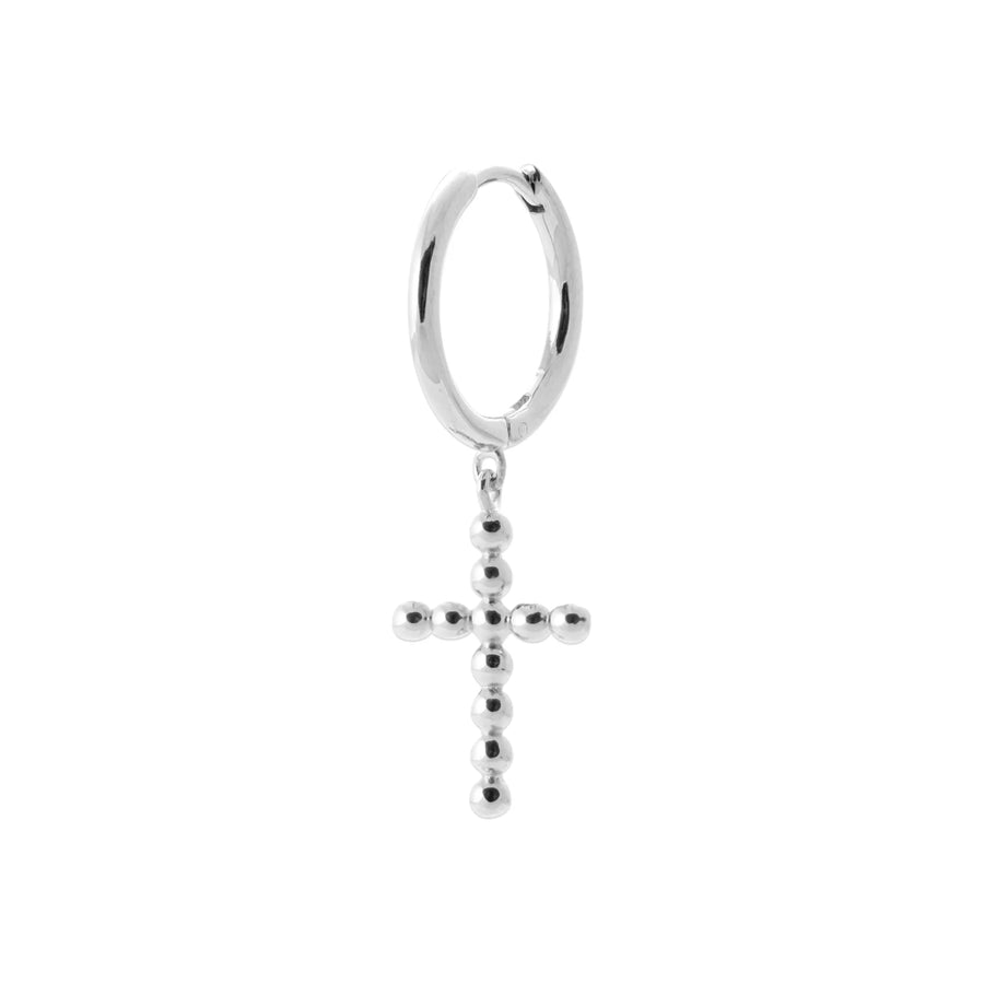 Boucle d’oreille créole à croix perlée en argent rhodié, vue de face