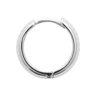 Boucle d’oreille créole ciselée en argent 925 rhodié homme vu de profil