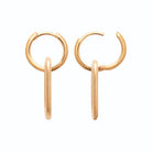 Boucles d’oreilles créoles à maillon ovale pendant en plaqué or vu de profil