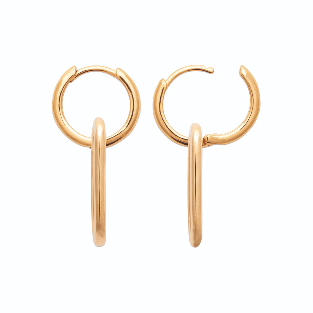 Boucles d’oreilles créoles à maillon ovale pendant en plaqué or vu de profil