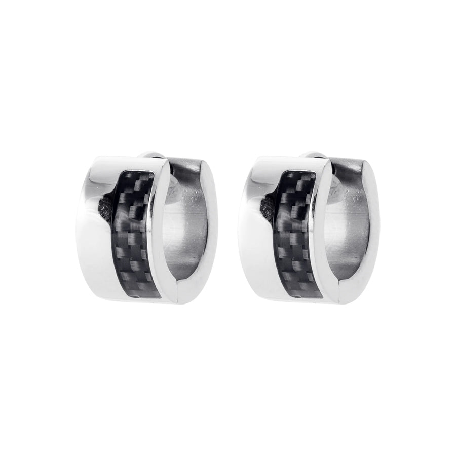 Boucles d’oreilles créoles larges en acier et motif carbone damier homme, vue de face