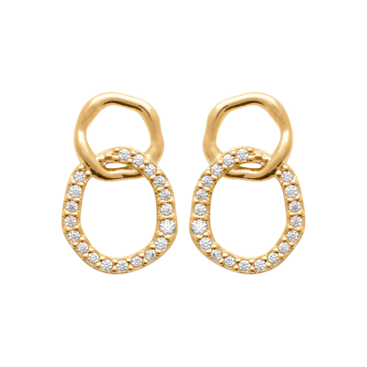 Boucles d’oreilles deux anneaux entrelacés en plaqué or et zircons