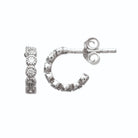 Boucles d’oreilles créoles 10 mm serties clos de zircons en argent 925, vue de profil