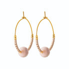 Boucles d’oreilles créoles et bille de pierre rose en acier PVD doré