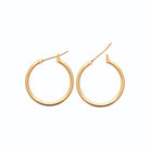 Boucles d’oreilles créoles classiques 20 mm en plaqué or, vue de profil