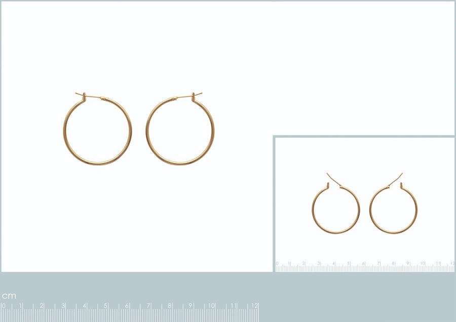 Boucles d’oreilles créoles classiques 30 mm en plaqué or, vue de face