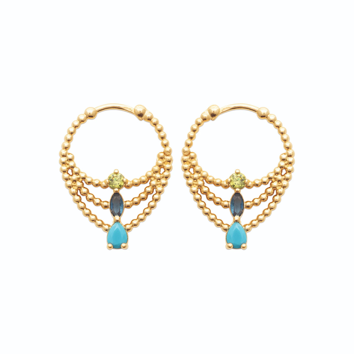 Boucles d’oreilles créoles drapées de billes et pierre bleue en plaqué or