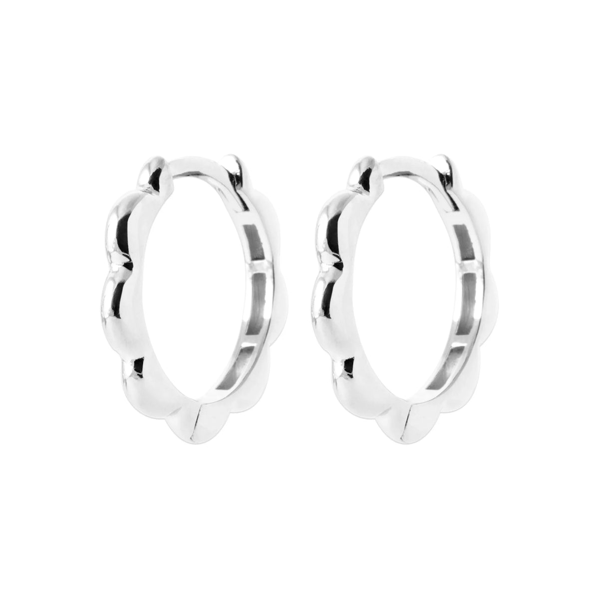 Boucles d’oreilles créoles festonnées petit modèle en argent 925 rhodié