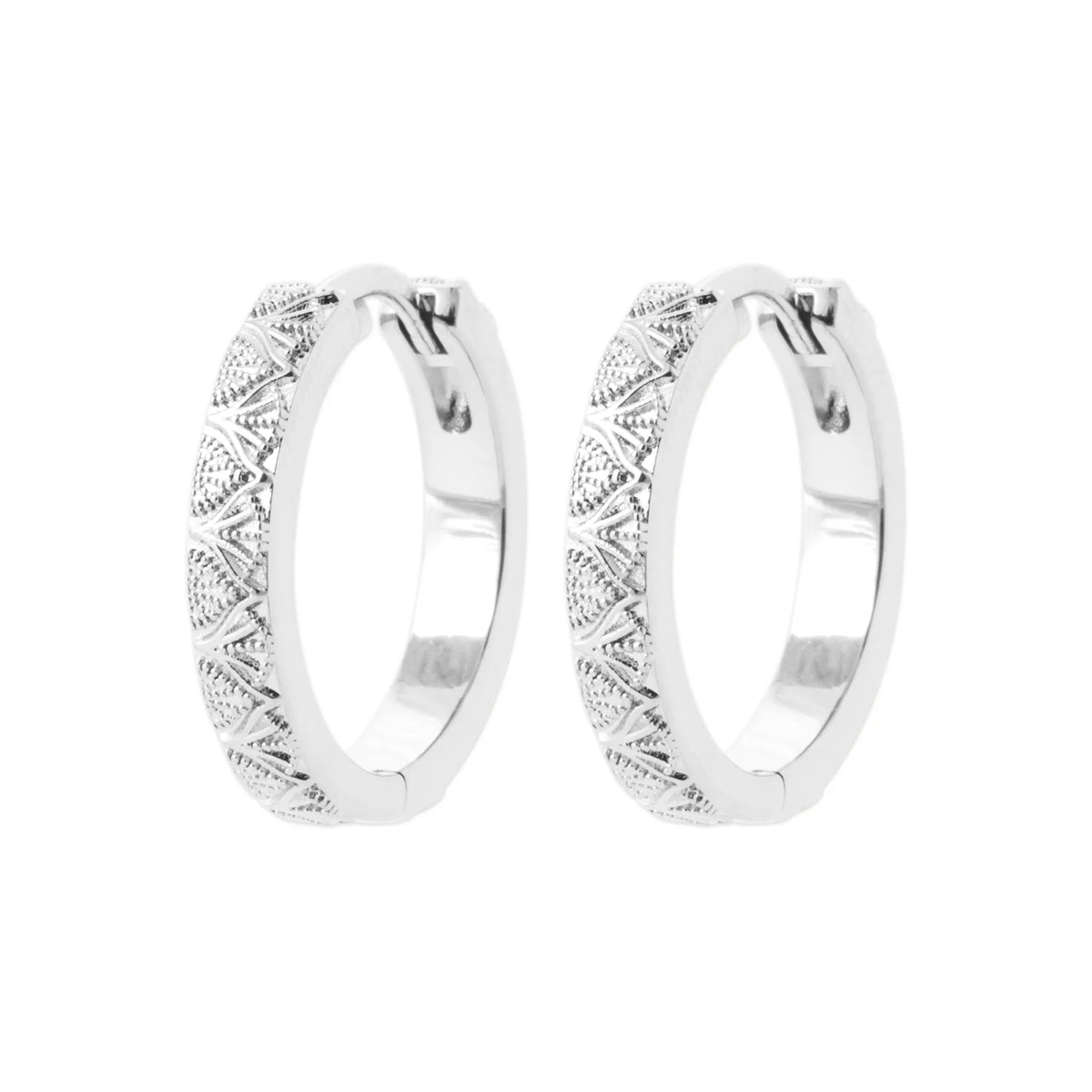 Boucles d’oreilles créoles gravées de triangles en argent 925 rhodié