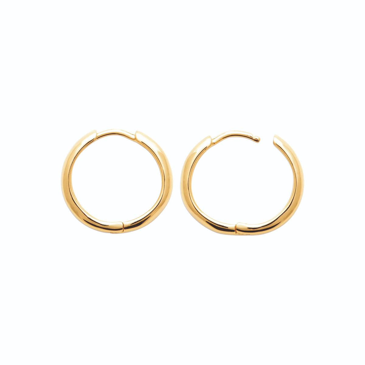 Boucles d’oreilles créoles larges 16 mm en plaqué or, vue de profil