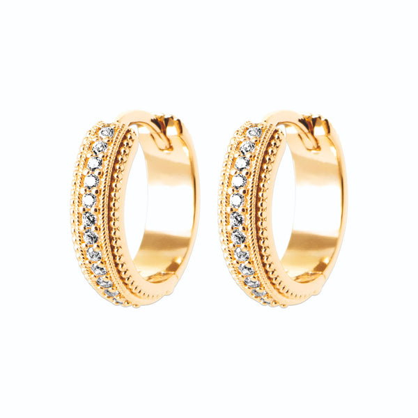 Boucles d’oreilles créoles larges bordées de perles et pavées de zircons en plaqué or