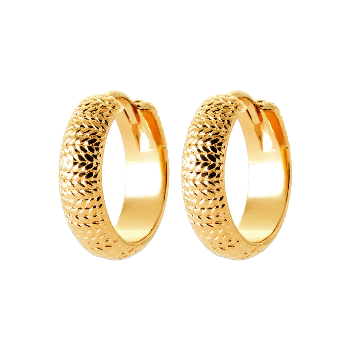 Boucles d’oreilles créoles larges martelées en plaqué or
