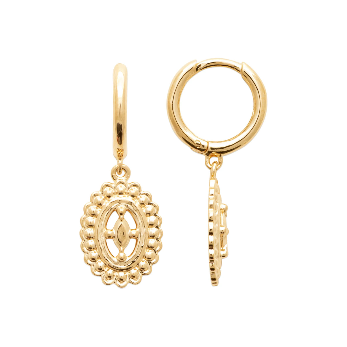 Boucles d’oreilles créoles et médaille ovale perlée en plaqué or