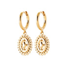 Boucles d’oreilles créoles et médaille ovale perlée en plaqué or